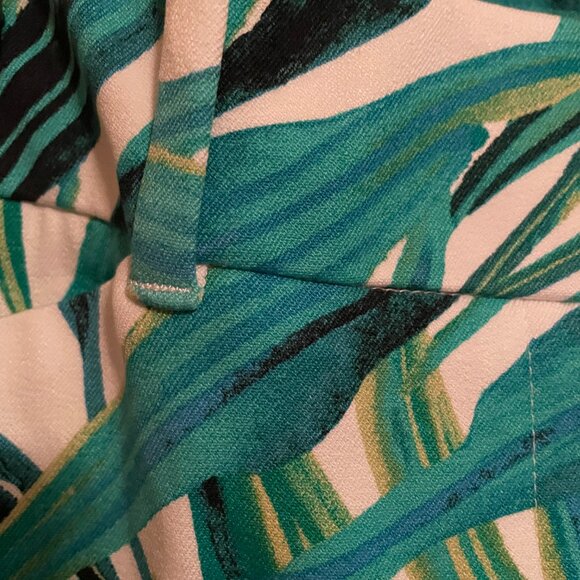 New York Company, The Audrey, Slim Crop Pants, size 2. - Picture 4 of 9